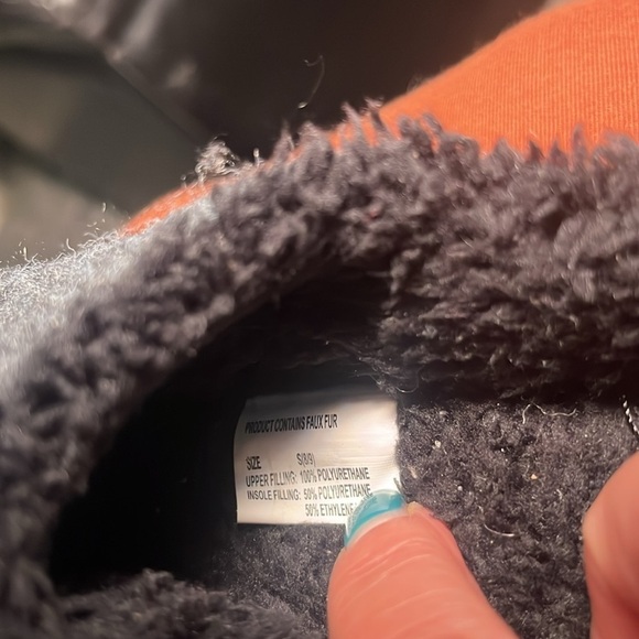 Muk Luks Cozy Gray Fuzzy Slippers size 8-9 - Picture 5 of 7